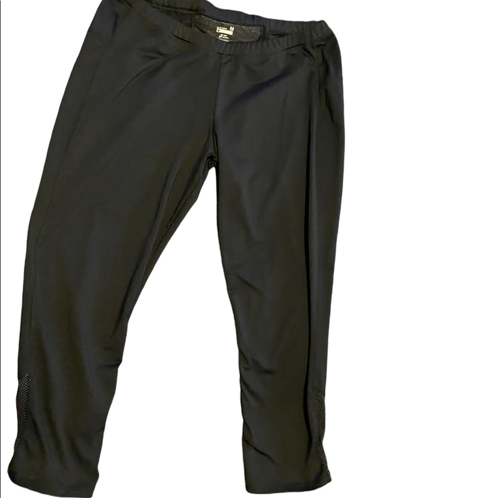 Black capris